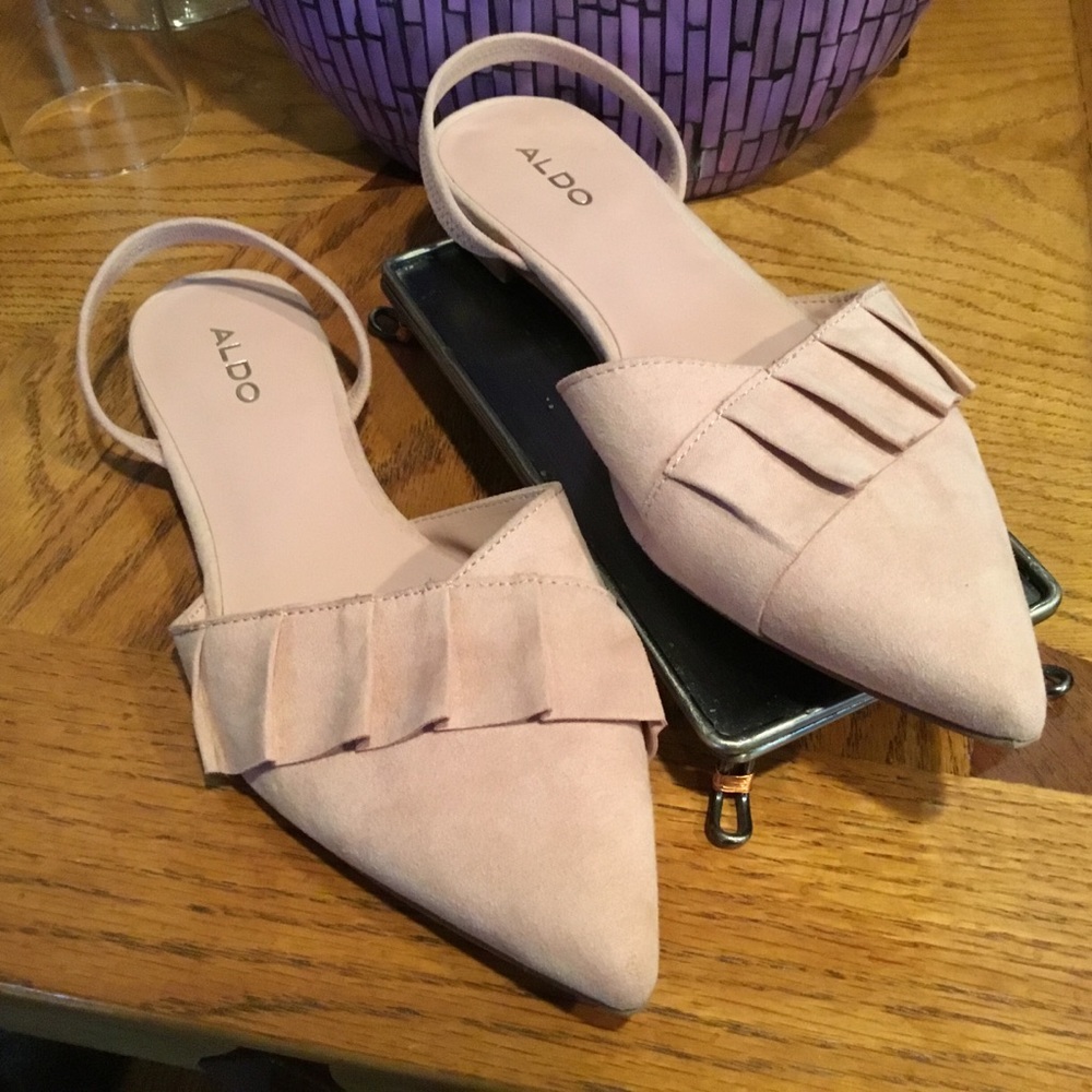 EUC Aldo Soft Pink suede like dress flats SZ 7